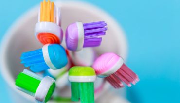 Spazzolino da denti: come sceglierlo e come usarlo nel modo giusto